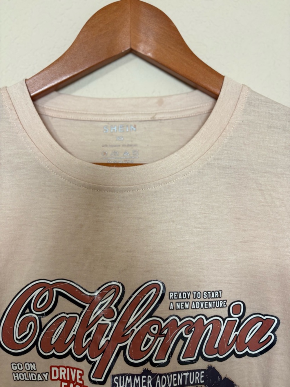 SHEIN Beige California Graphic Short-Sleeve Crew Beck CottonTee Size XS - Picture 4 of 12